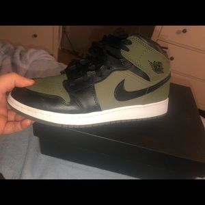 Olive green air jordan 1
